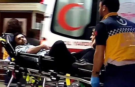 Şehir Turu Attığı Arkadaşını Bıçakla Ağır Yaraladı