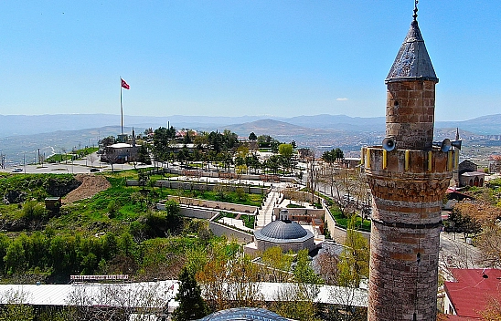 Serin Havayı Fırsat Bilen Vatandaşlar Harput'a Akın Etti