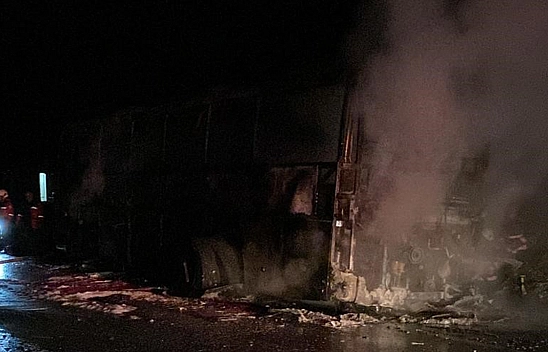 Seyir Halindeki Otobüs Alev Aldı