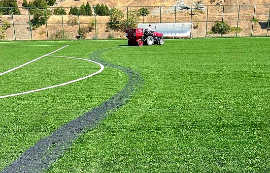 Sezon öncesi Elazığ'daki futbol sahaları yenilendi