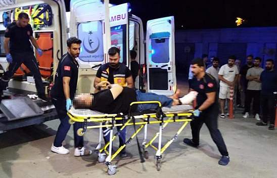 Site Bahçesinde Alkol Alan 2 Komşusunu Bıçakladı