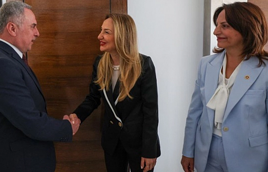 Siyasette Bayram Nezaketi