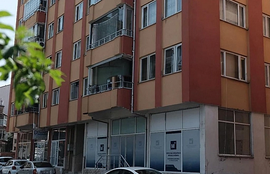 Şok iddia: Genç kız çıplak halde hocasından kurtulmak için balkondan atladı