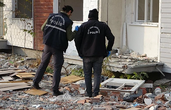 Söktüğü Kapı İle 4. Kattan Aşağı Düştü!