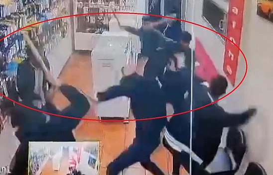 Sopalarla Bastıkları İş Yerindeki Kişileri Darp Edip Kaçtılar