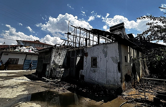 Tek Katlı Evde Yangın Çıktı