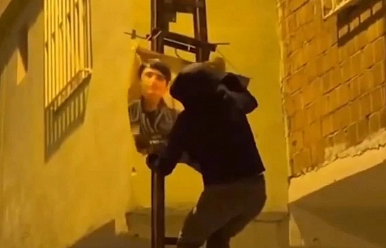 Terör örgütü mensuplarının posterini asan 4 kişi gözaltına alındı