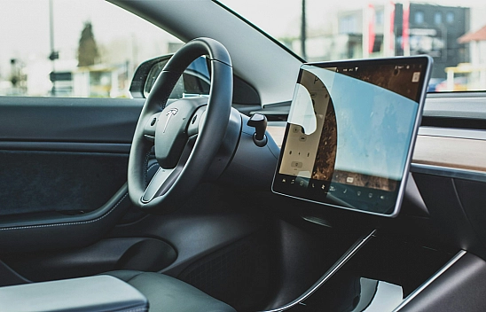 Tesla'nın ekranında yeni bir çağ: Görenler şaşkına döndü