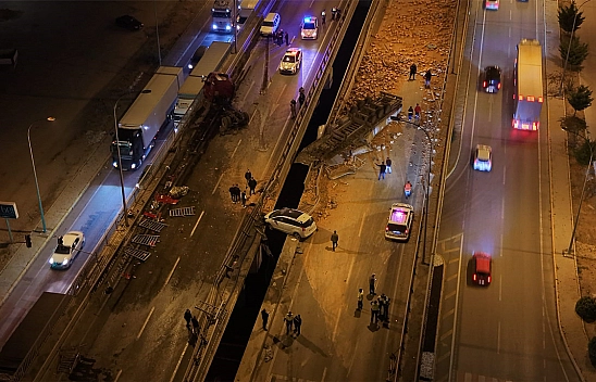 Tır ile otomobiller çarpıştı: 1 ölü, 7 yaralı