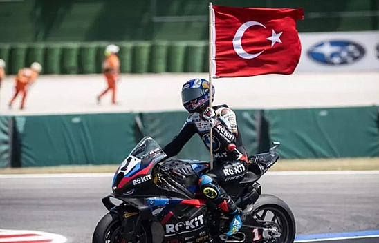 Toprak Razgatlıoğlu'ndan Superbike Şampiyonası'nın İtalya ayağında 3'te 3