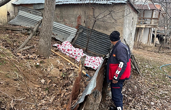Tunceli'de bahçesindeki otları yakarken kendini yaktı