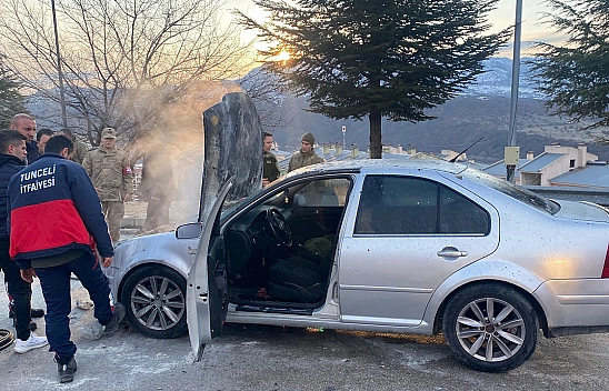 Tunceli'de tutuşan otomobil, itfaiye tarafından kontrol altına alındı