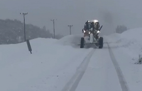 Tunceli-Elazığ karayolunda karla mücadele devam ediyor