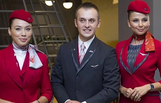 Türk Hava Yolları, 50 Bin TL Maaşla Kabin Memuru Alacak!