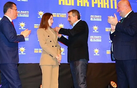Türkiye'nin en genç Belediye Başkanı Ak Parti'ye katıldı