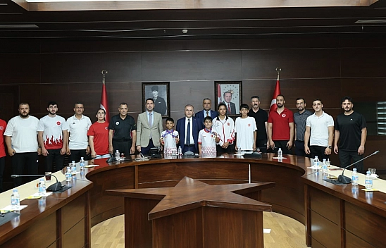 Türkiye şampiyonlarına Vali'den tebrik