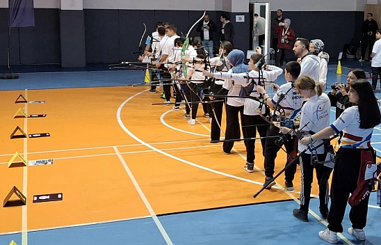 U15 okçuluk bölge müsabakaları şampiyonu Elazığ
