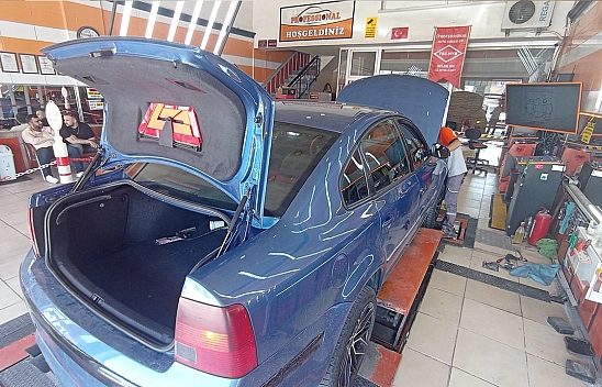 Üç Aracı Birleştirip Bir Otomobil Yaptılar