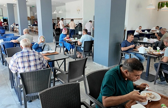Vatandaşlar, Şehir Lokantası'nın kaliteli hizmeti ve uygun fiyatlarından memnun