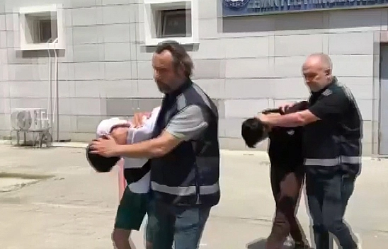 'Vatandaşlık vereceğiz' yalanıyla altınlarını aldılar