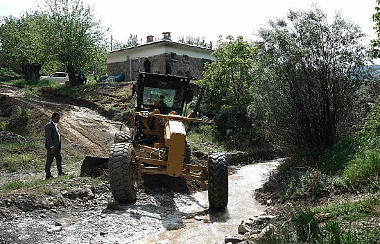 Yağışlardan Zarar Gören Köy Yollarında Reglaj Çalışmaları Devam Ediyor