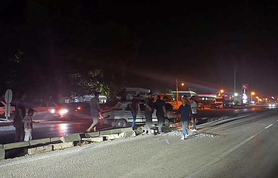 Yan yatan otomobilde emniyet kemeri hayat kurtardı
