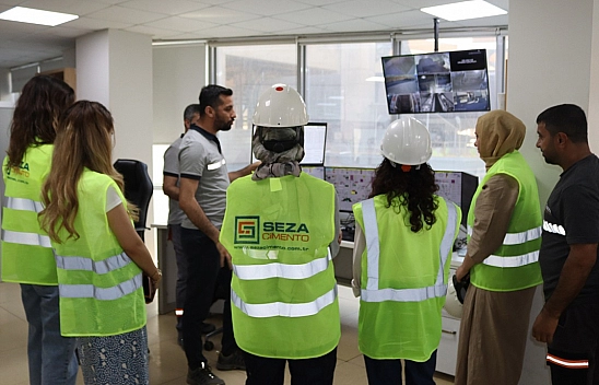 Yasemin Açık Vakfı bursiyerleri Seza Çimento'da stajda