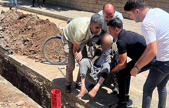 Yaşlı Adam Alt Yapı Çukuruna Düştü