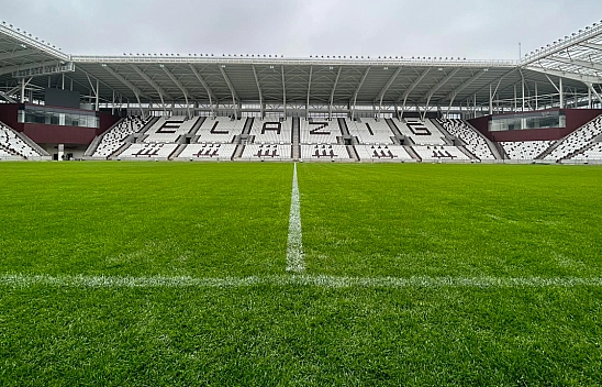 Yeni stadın çimleri mi sarardı?