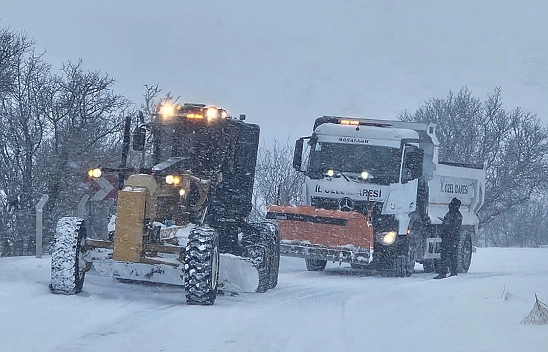 Yoğun kar yağışı Elazığ'da 510 köy yolunu kapattı