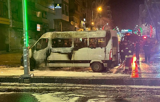 Yolcu Minibüsü Alev Topuna Döndü