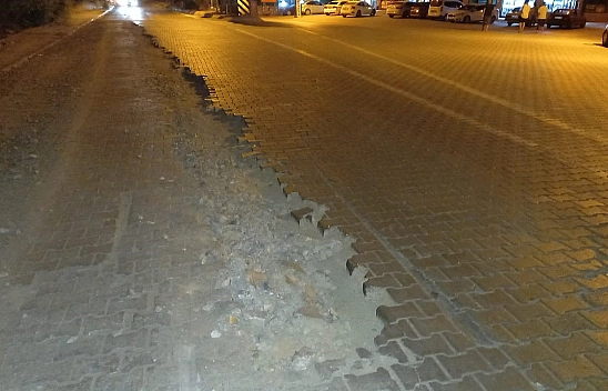 Yoldaki Çukur Araç Sahiplerinin Kabusu Oluyor