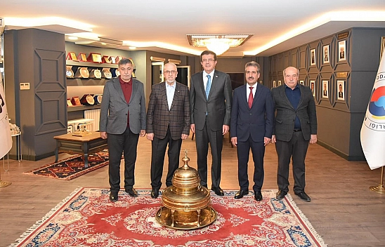 Zeybekçi Elazığ ticaret borsasında sahur programına katıldı