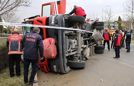 Elazığ'da itfaiye aracı ile otomobil çarpıştı: 7 yaralı