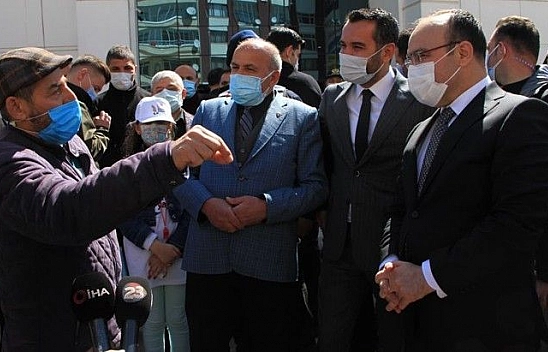Elazığ'da vatandaşın protokolle diyaloğu herkese kahkaha attırdı