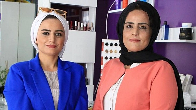 10 yıl önce 750 TL'lik mikro kredi desteği alan kız kardeşler, bugün işletme sahibi