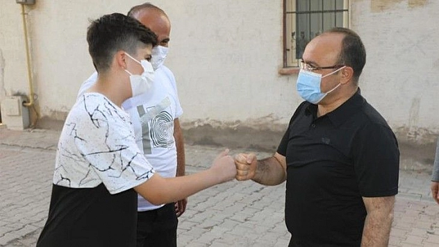 11 yaşındaki çocuk davet etti, Vali Yırık icabet etti