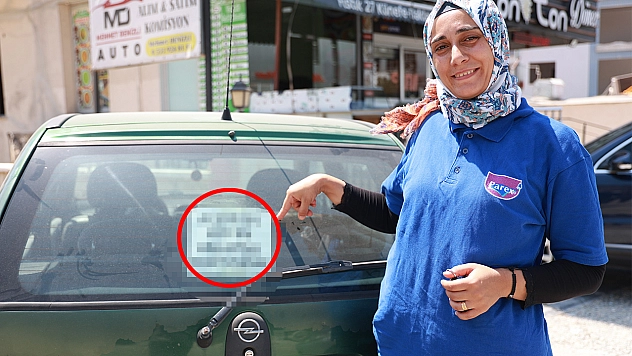 14 Yıldır Ehliyeti Olmasına Rağmen Araç Kullanamayan Kadın, Arabasına Astığı Not Sayesinde Korkusunu Yendi