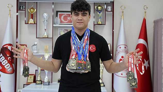 15 Yaşındaki Milli Dartçı Bedirhan Nas'tan 5 madalya