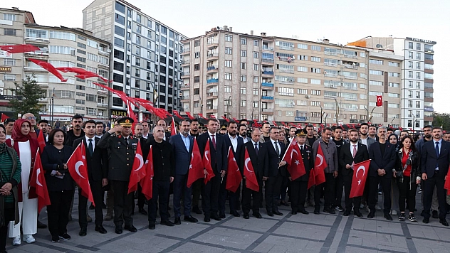 19 Mayıs coşkusu Elazığ Sokaklarını aydınlattı