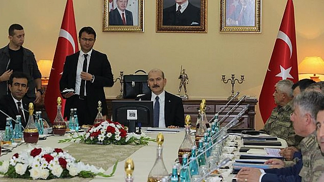 BAKAN SOYLU DİYARBAKIR'DA GÜVENLİK TOPLANTISINA KATILDI