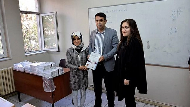 400 ÖĞRENCİYE KİTAP SETİ DAĞITILDI 