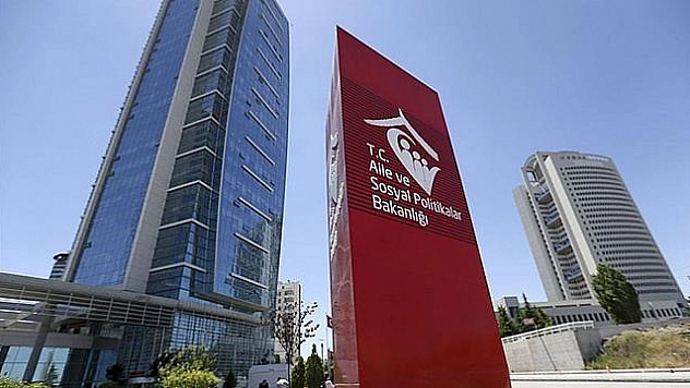 DEVLET KORUMASINDAKİ 43 BİN GENÇ KAMUDA İSTİHDAM EDİLDİ