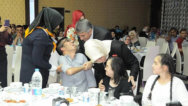 ENGELLİLER KARDEŞLİK İFTARINDA BULUŞTU