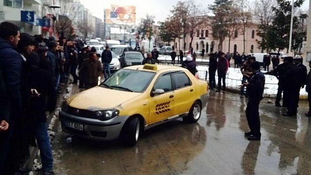 CEZA KESİLEN TAKSİCİ ARACINI YAKMAK İSTEDİ