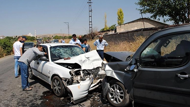 ELAZIĞ'DA TRAFİK KAZASI: ALTI YARALI