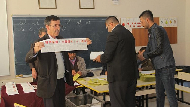 ELAZIĞ'DA SANDIKLAR AÇILMAYA BAŞLANDI