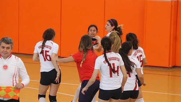 FIRAT ÜNİVERSİTESİ  VOLEYBOL TAKIMINA SALDIRI