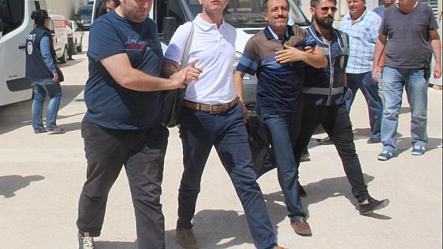 8 ADLİYE PERSONELİ TUTUKLANDI