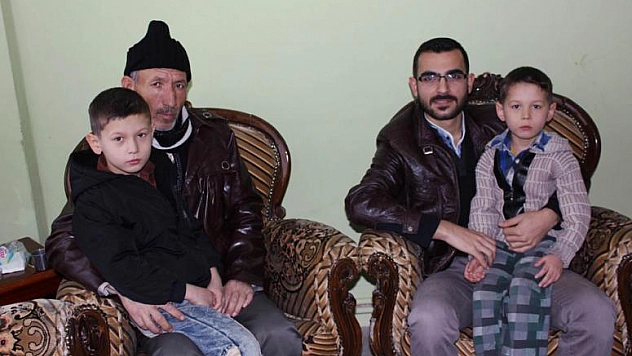 AFGAN AİLEYE ÜNİVERSİTELİ ÖĞRENCİLER SAHİP ÇIKTI